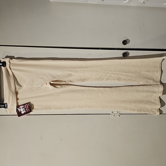 Hello Kitty Cream Apparel Ladies Size Medium Extra Long For Tall Ladies. - Picture 2 of 7